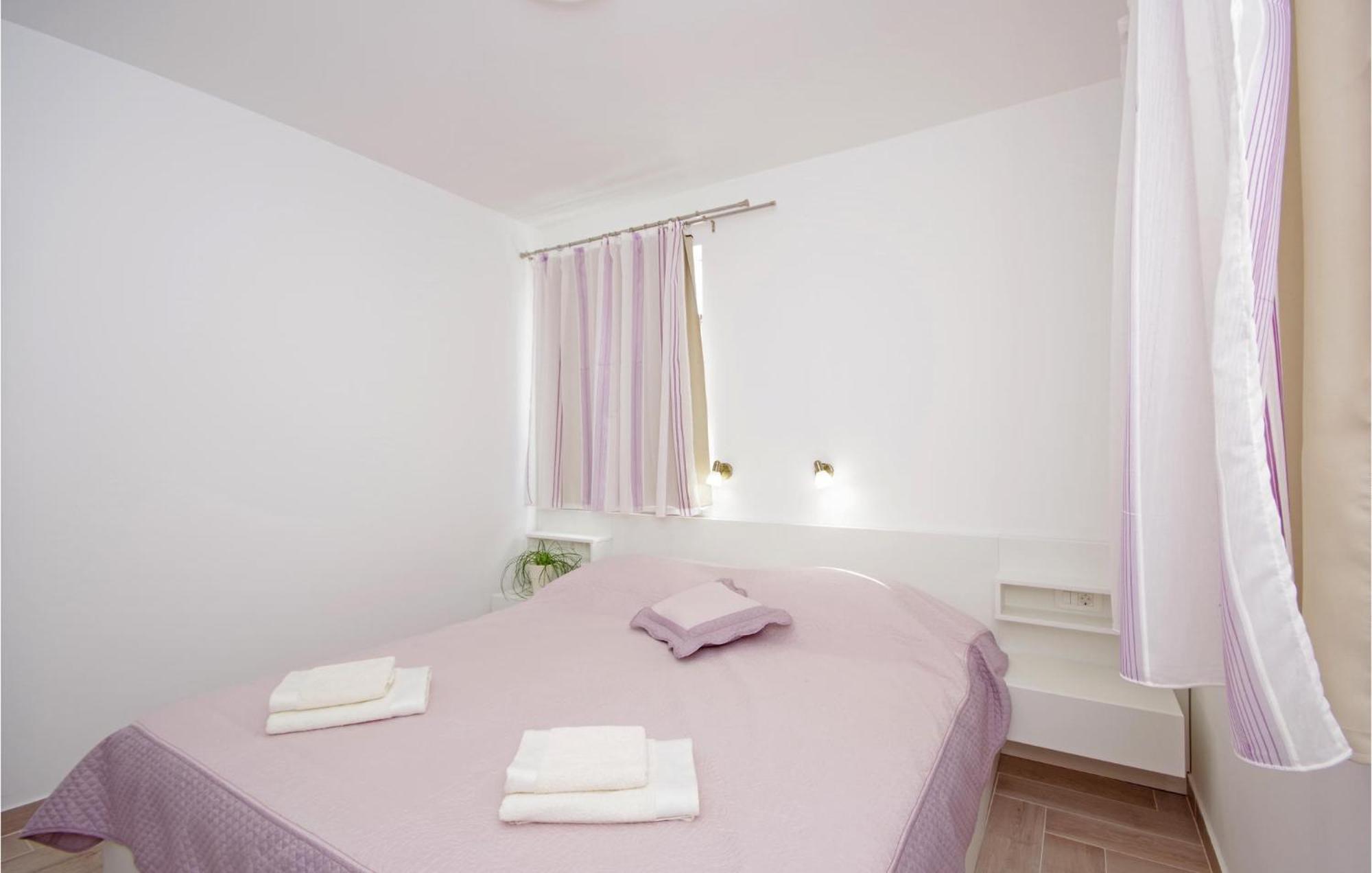 Awesome Home In Drvenik With Wifi 외부 사진