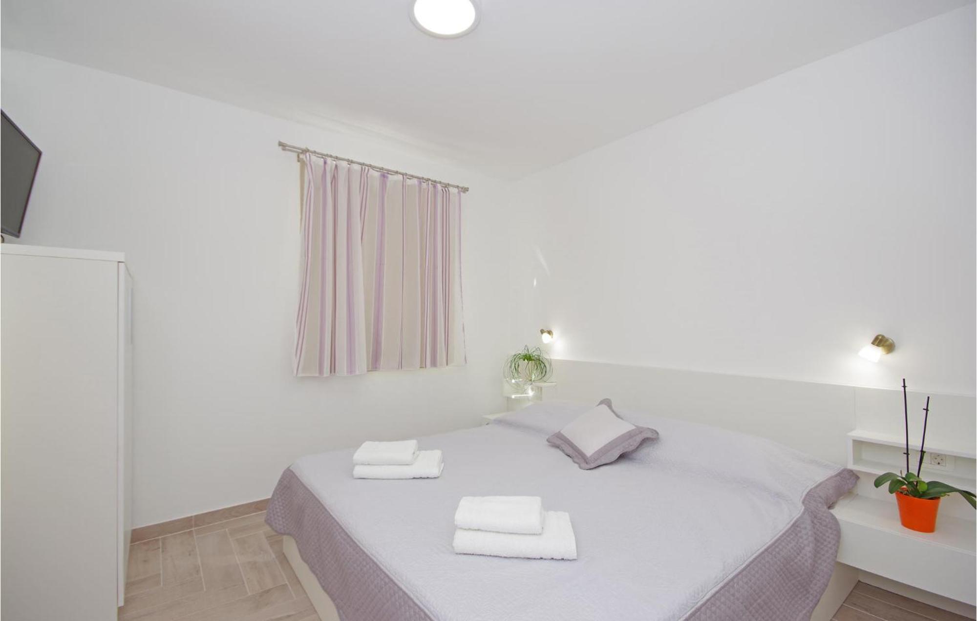 Awesome Home In Drvenik With Wifi 외부 사진