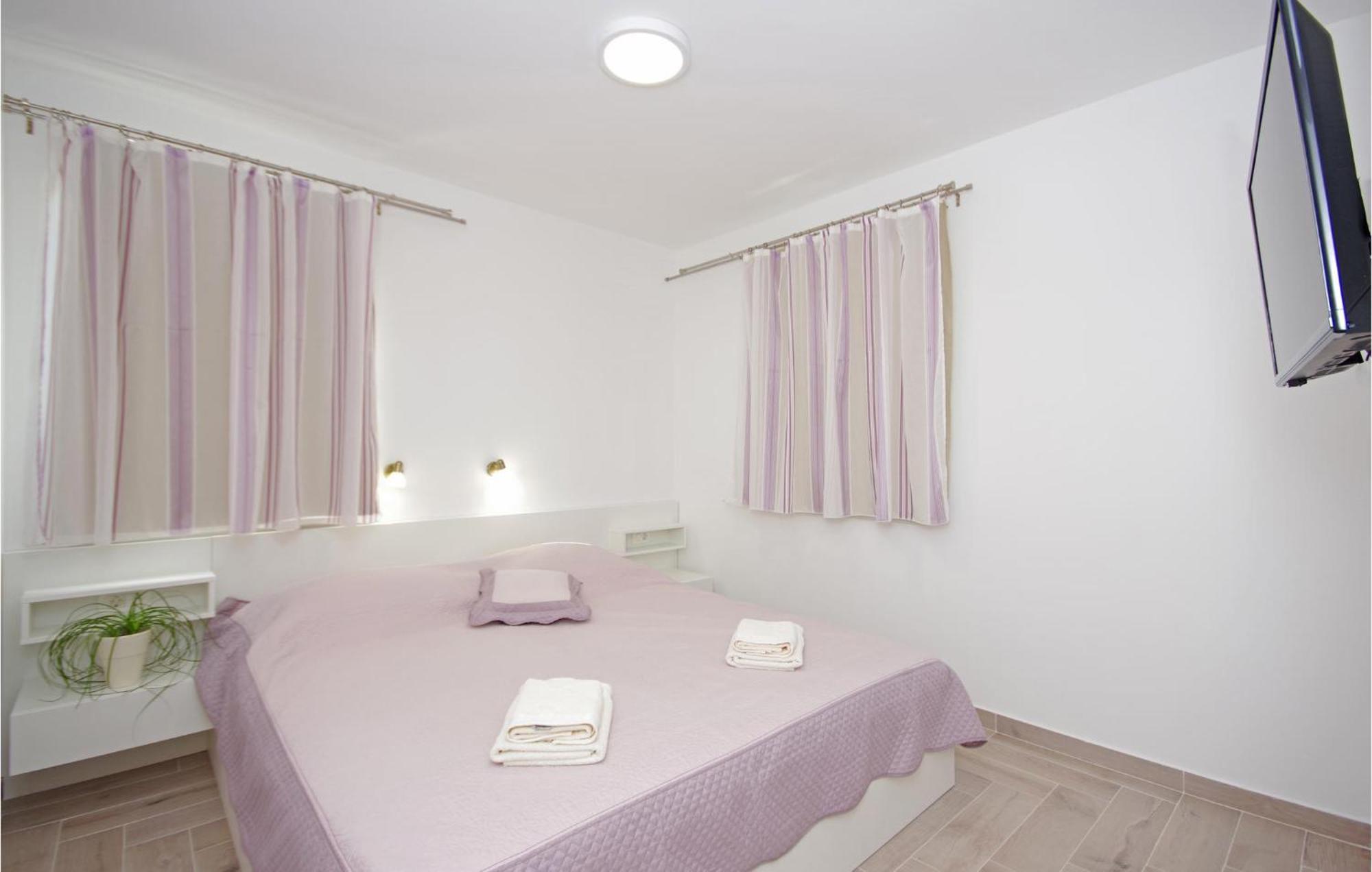 Awesome Home In Drvenik With Wifi 외부 사진